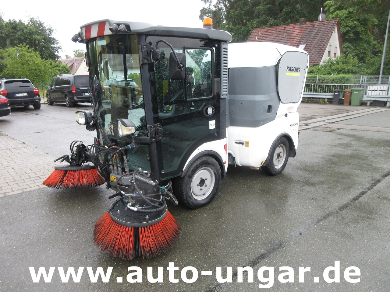 KÄRCHER MC130 Advanced Kehrmaschine Geräteträger 4x4 Kommunalfahrzeug MIC 130 Professional - Підмітально-прибиральна машина: фото 3 KÄRCHER MC130 Advanced Kehrmaschine Geräteträger 4x4 Kommunalfahrzeug MIC 130 Professional - Підмітально-прибиральна машина: фото 3
