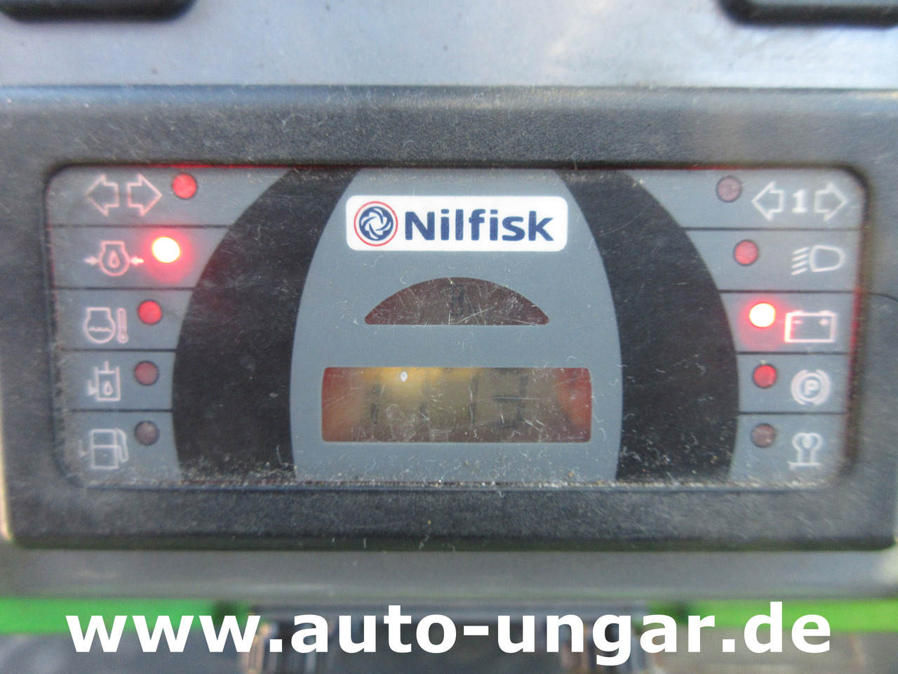 Підмітально-прибиральна машина NILFISK Park Ranger 2150 Egholm Geräteträger mit Kehraufbau Baujahr 2018 Perkins: фото 18