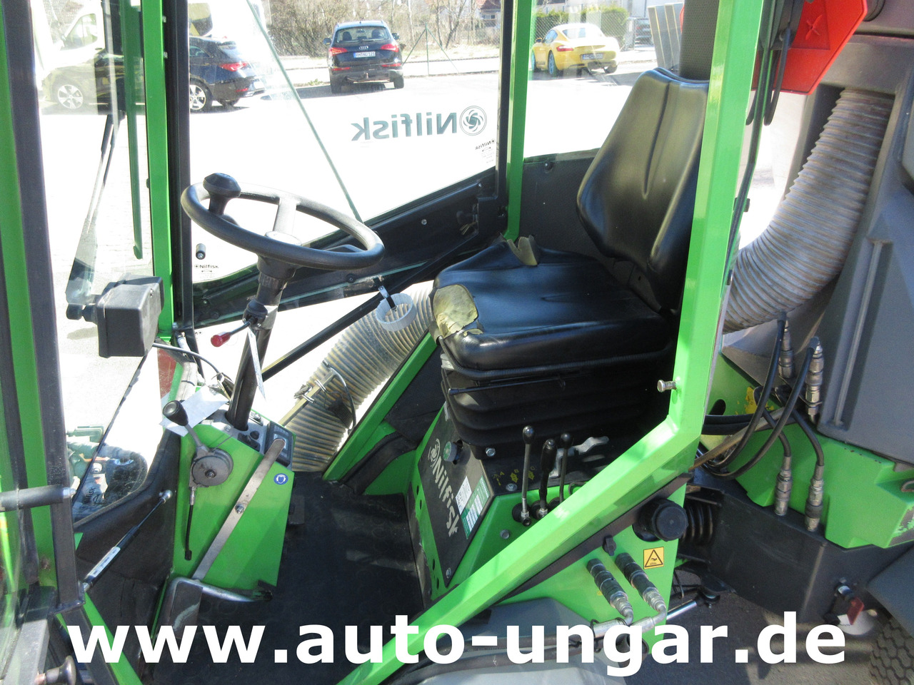 Підмітально-прибиральна машина NILFISK Park Ranger 2150 Egholm Geräteträger mit Kehraufbau Baujahr 2018 Perkins: фото 14