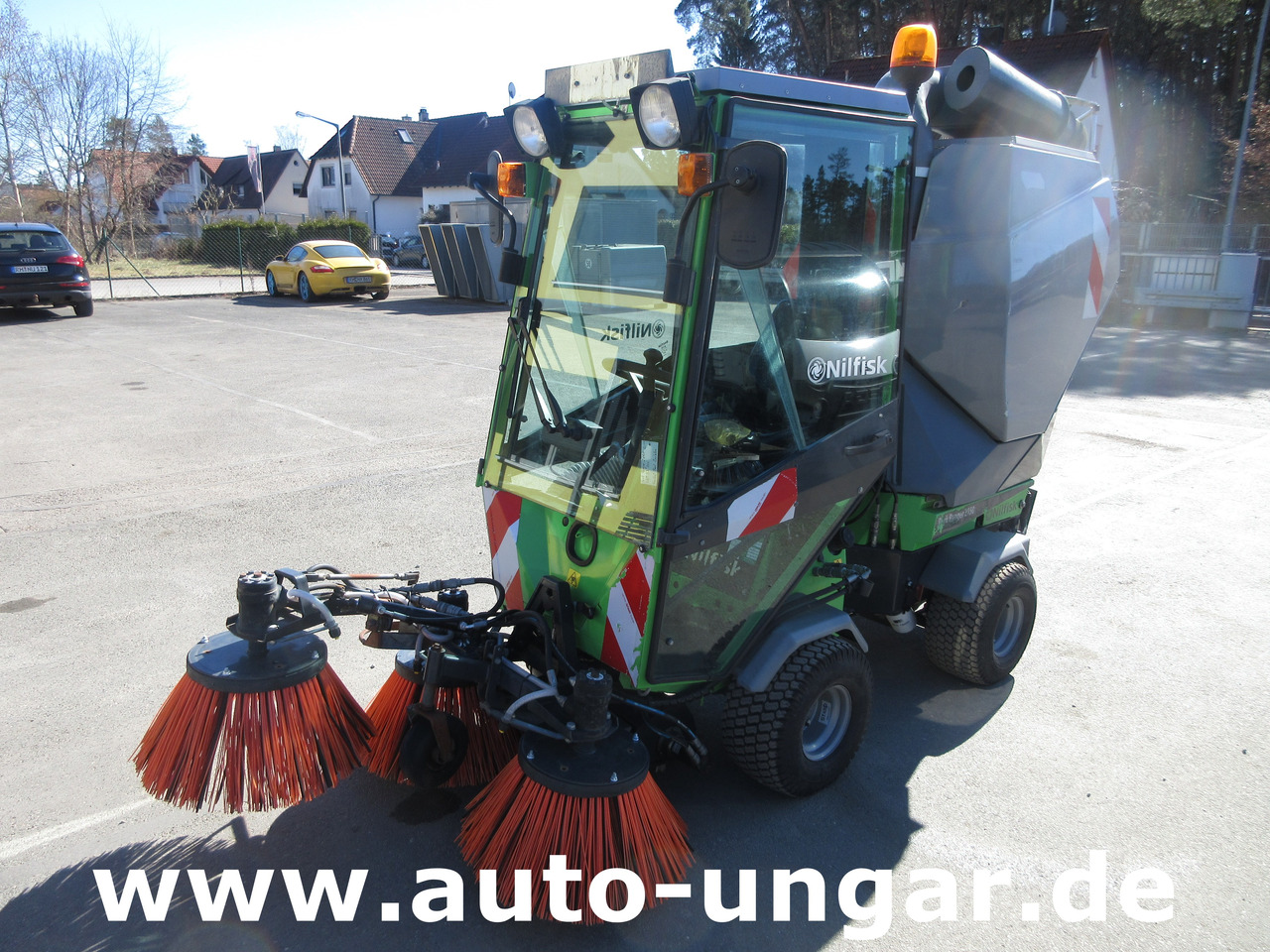 Підмітально-прибиральна машина NILFISK Park Ranger 2150 Egholm Geräteträger mit Kehraufbau Baujahr 2018 Perkins: фото 7