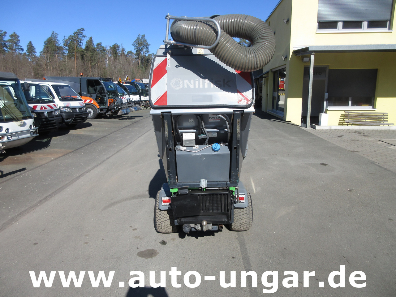 NILFISK Park Ranger 2150 Egholm Geräteträger mit Kehraufbau Baujahr 2018 Perkins - Підмітально-прибиральна машина: фото 4 NILFISK Park Ranger 2150 Egholm Geräteträger mit Kehraufbau Baujahr 2018 Perkins - Підмітально-прибиральна машина: фото 4