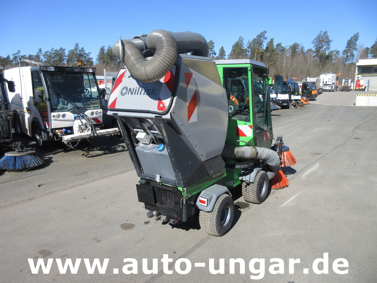 NILFISK Park Ranger 2150 Egholm Geräteträger mit Kehraufbau Baujahr 2018 Perkins - Підмітально-прибиральна машина: фото 3 NILFISK Park Ranger 2150 Egholm Geräteträger mit Kehraufbau Baujahr 2018 Perkins - Підмітально-прибиральна машина: фото 3