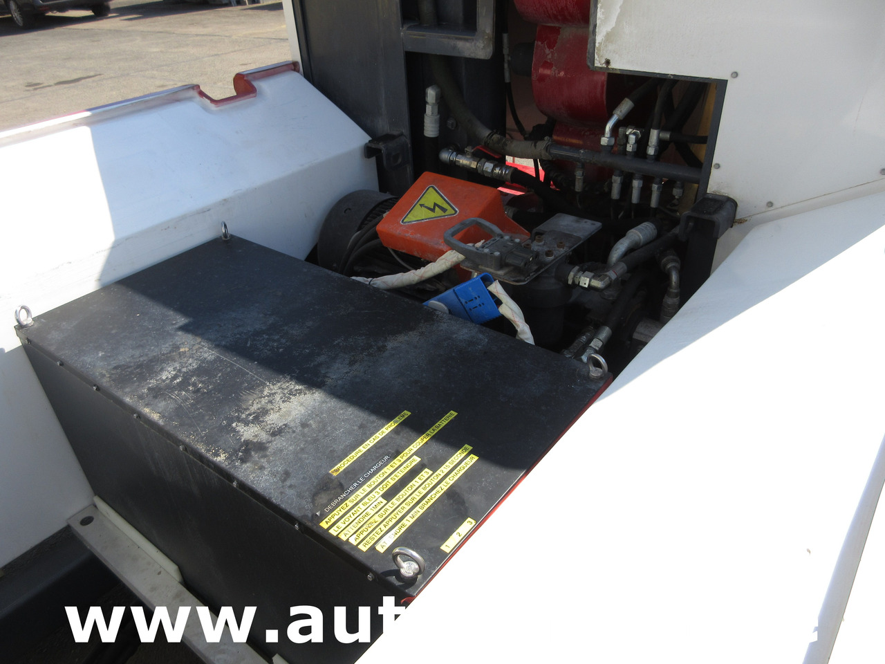 Компактний вантажний електромобіль OKAY 3500 Elektra 80V IceResurfacer Elektro Eisbearbeitungsmaschine Zamboni: фото 18