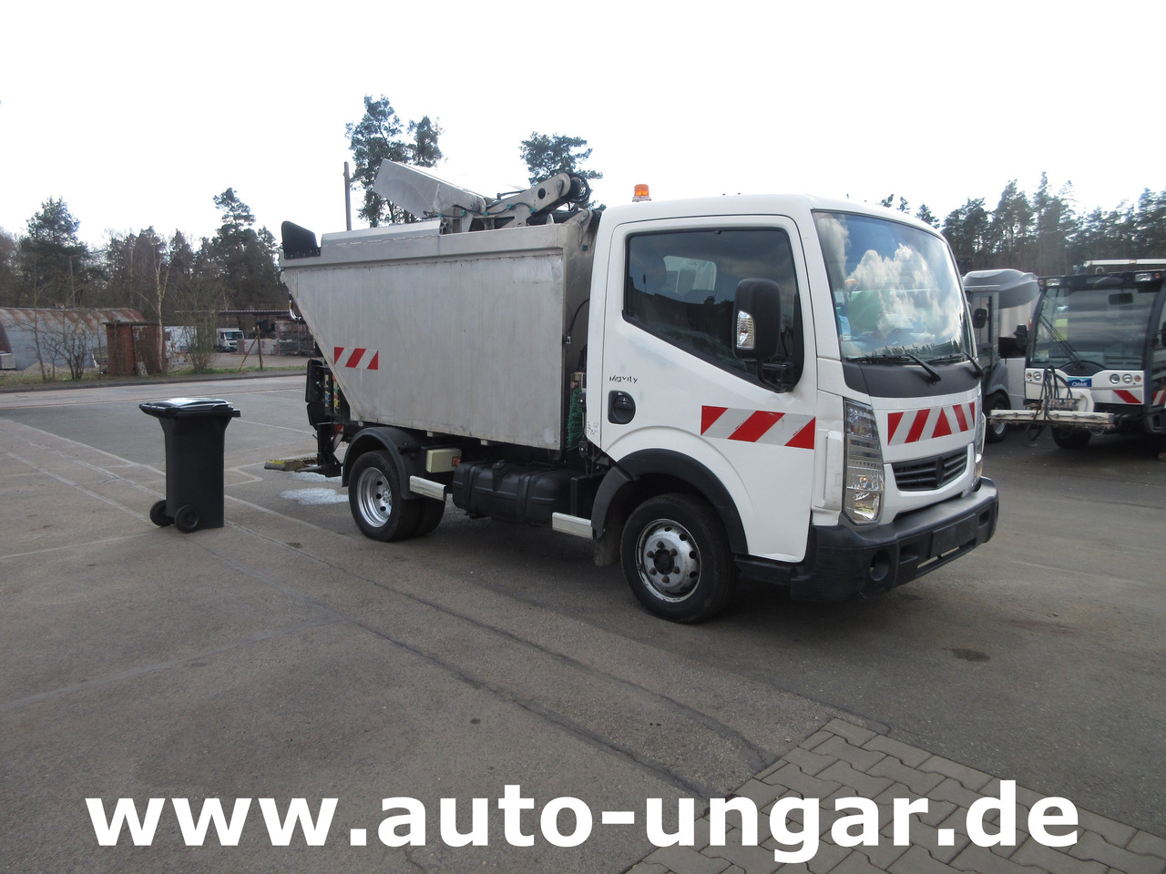 Renault Maxity 130 Müllwagen 3.500kg Lifter Presse Kipper Provence Benne Medium - Сміттєвози: фото 1 Renault Maxity 130 Müllwagen 3.500kg Lifter Presse Kipper Provence Benne Medium - Сміттєвози: фото 1