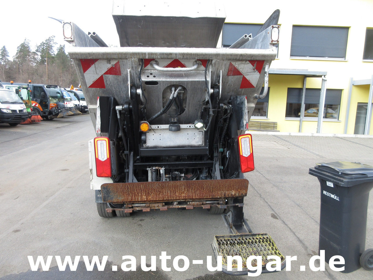 Renault Maxity 130 Müllwagen 3.500kg Lifter Presse Kipper Provence Benne Medium - Сміттєвози: фото 5 Renault Maxity 130 Müllwagen 3.500kg Lifter Presse Kipper Provence Benne Medium - Сміттєвози: фото 5