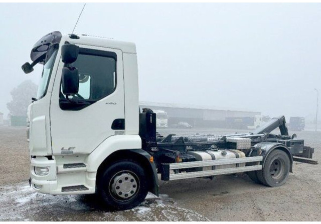 DAF LF260 FA +2024! (CZ)CTS - Гаковий мультиліфт вантажівка: фото 2 DAF LF260 FA +2024! (CZ)CTS - Гаковий мультиліфт вантажівка: фото 2
