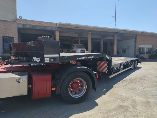 Fliegl D6 - Низькорамна платформа напівпричіп: фото 4 Fliegl D6 - Низькорамна платформа напівпричіп: фото 4