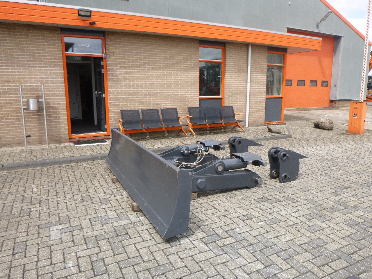 DOOSAN DX235LCR - Відвал в категорії Гусеничні екскаватори: фото 1 DOOSAN DX235LCR - Відвал в категорії Гусеничні екскаватори: фото 1