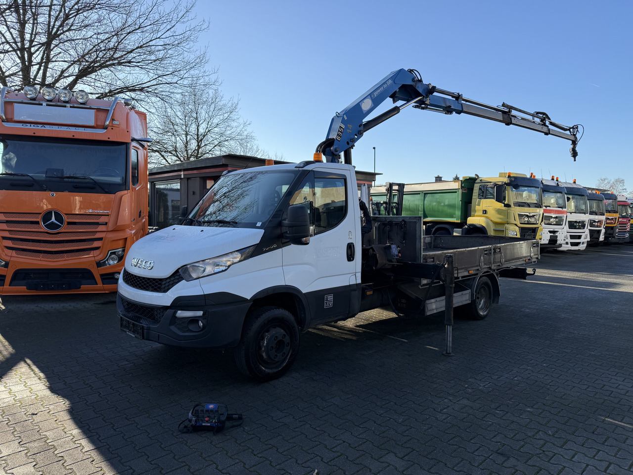 Iveco Daily 70C17 HMF 635 Kran bis 11 Meter - Вантажівка з маніпулятором, Легка бортова вантажівка: фото 1 Iveco Daily 70C17 HMF 635 Kran bis 11 Meter - Вантажівка з маніпулятором, Легка бортова вантажівка: фото 1