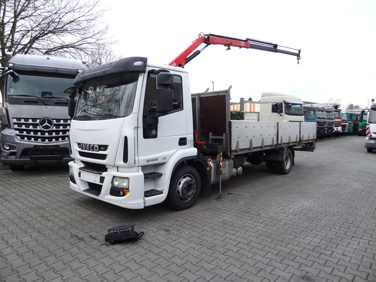 Iveco EuroCargo 120E25 Fassi F38 - Вантажівка з маніпулятором, Бортова вантажівка/ Платформа: фото 1 Iveco EuroCargo 120E25 Fassi F38 - Вантажівка з маніпулятором, Бортова вантажівка/ Платформа: фото 1