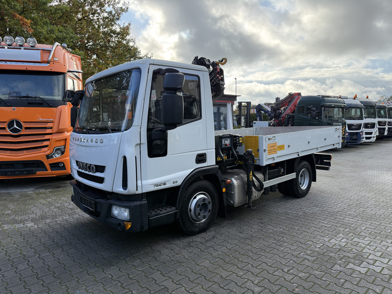 Iveco EuroCargo 75E16 Kran Hiab 055-2 - Бортова вантажівка/ Платформа, Вантажівка з маніпулятором: фото 1 Iveco EuroCargo 75E16 Kran Hiab 055-2 - Бортова вантажівка/ Платформа, Вантажівка з маніпулятором: фото 1