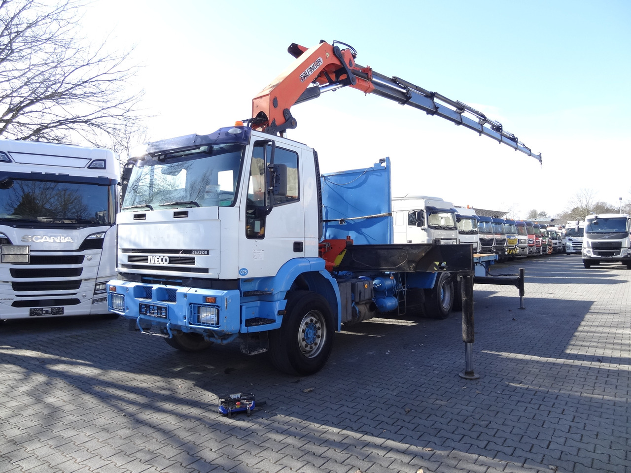 Iveco EuroTrakker 260E31 6X4 Palfinger 36002 - Вантажівка з маніпулятором, Бортова вантажівка/ Платформа: фото 1 Iveco EuroTrakker 260E31 6X4 Palfinger 36002 - Вантажівка з маніпулятором, Бортова вантажівка/ Платформа: фото 1