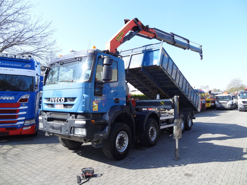 Iveco Trakker AD340T41 8X4 Kipper Kran Palfinger 23002 - Самоскид вантажівка, Вантажівка з маніпулятором: фото 1 Iveco Trakker AD340T41 8X4 Kipper Kran Palfinger 23002 - Самоскид вантажівка, Вантажівка з маніпулятором: фото 1