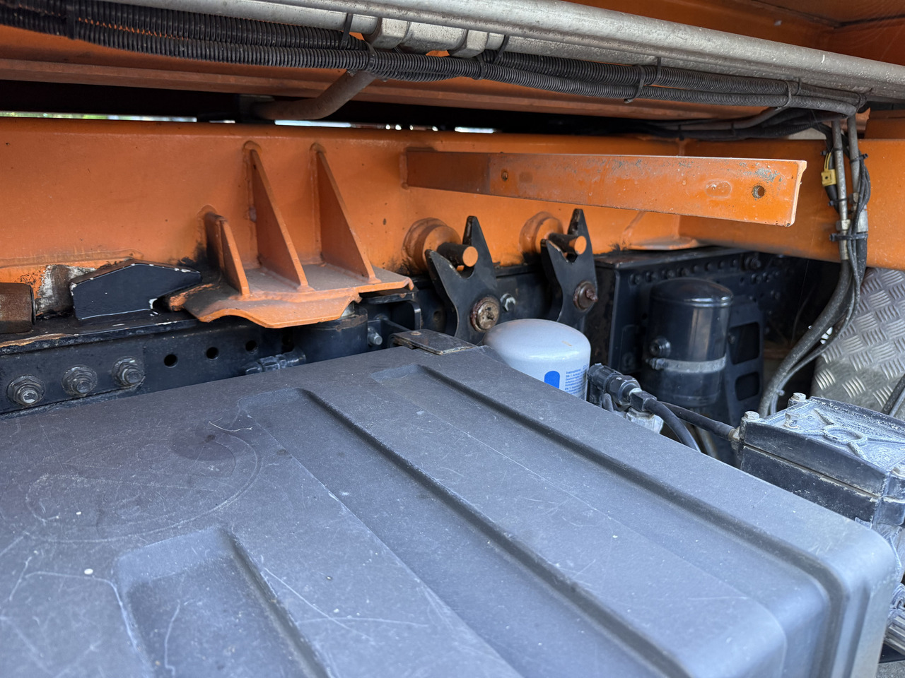 Самоскид вантажівка, Вантажівка з маніпулятором MAN TGS 28.400 6X4H-4 BL: фото 7