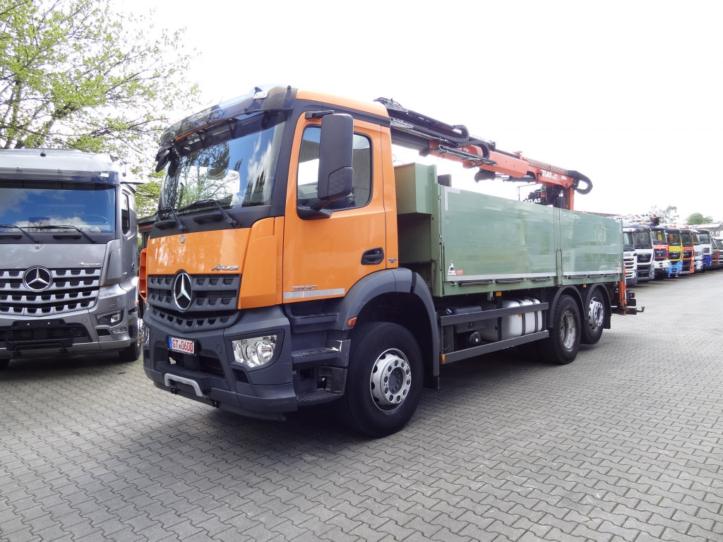 Mercedes-Benz Arocs 2630 6X2 Atlas 165.2 Baustoff - Вантажівка з маніпулятором, Бортова вантажівка/ Платформа: фото 1 Mercedes-Benz Arocs 2630 6X2 Atlas 165.2 Baustoff - Вантажівка з маніпулятором, Бортова вантажівка/ Платформа: фото 1