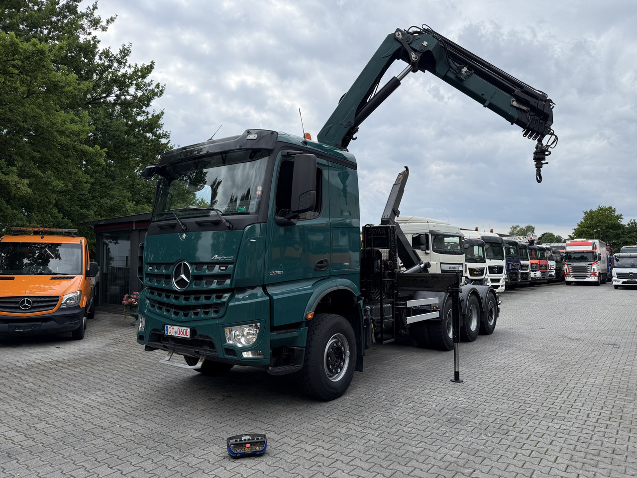 Mercedes-Benz Arocs 3251 8X4 Haken mit Kran HMF 2620 K5 - Гаковий мультиліфт вантажівка, Вантажівка з маніпулятором: фото 1 Mercedes-Benz Arocs 3251 8X4 Haken mit Kran HMF 2620 K5 - Гаковий мультиліфт вантажівка, Вантажівка з маніпулятором: фото 1