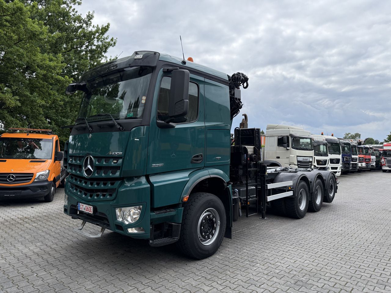 Mercedes-Benz Arocs 3251 8X4 Haken mit Kran HMF 2620 K5 - Гаковий мультиліфт вантажівка, Вантажівка з маніпулятором: фото 1 Mercedes-Benz Arocs 3251 8X4 Haken mit Kran HMF 2620 K5 - Гаковий мультиліфт вантажівка, Вантажівка з маніпулятором: фото 1