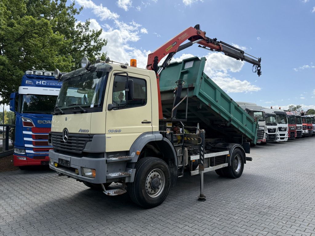 Mercedes-Benz Atego 1823 AK 4X4 Kipper Kran Palfinger PK10000 - Самоскид вантажівка, Вантажівка з маніпулятором: фото 1 Mercedes-Benz Atego 1823 AK 4X4 Kipper Kran Palfinger PK10000 - Самоскид вантажівка, Вантажівка з маніпулятором: фото 1