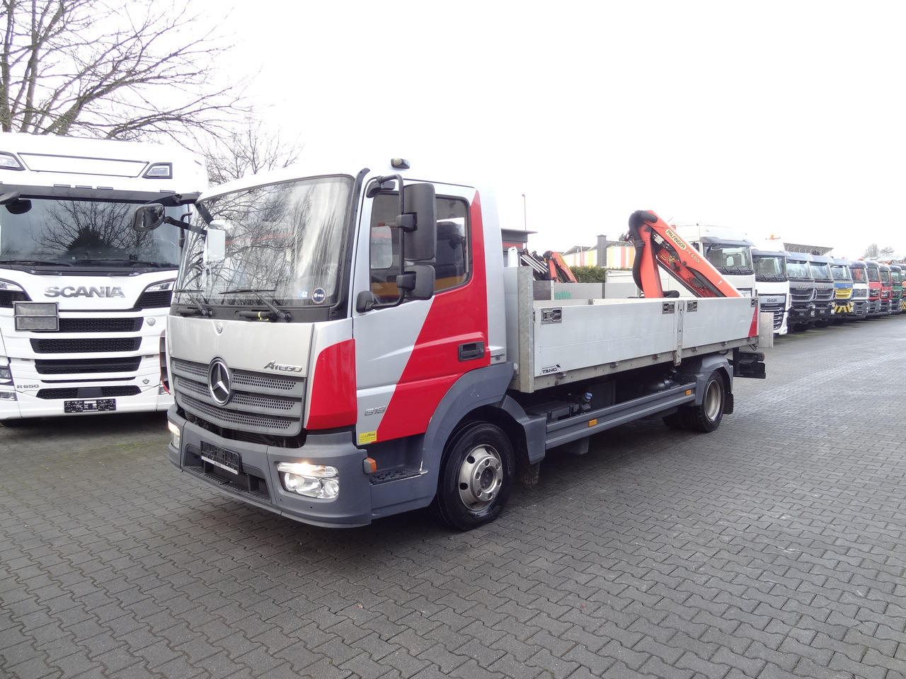Mercedes-Benz Atego 818 Kran Palfinger 6501 - Вантажівка з маніпулятором, Бортова вантажівка/ Платформа: фото 1 Mercedes-Benz Atego 818 Kran Palfinger 6501 - Вантажівка з маніпулятором, Бортова вантажівка/ Платформа: фото 1