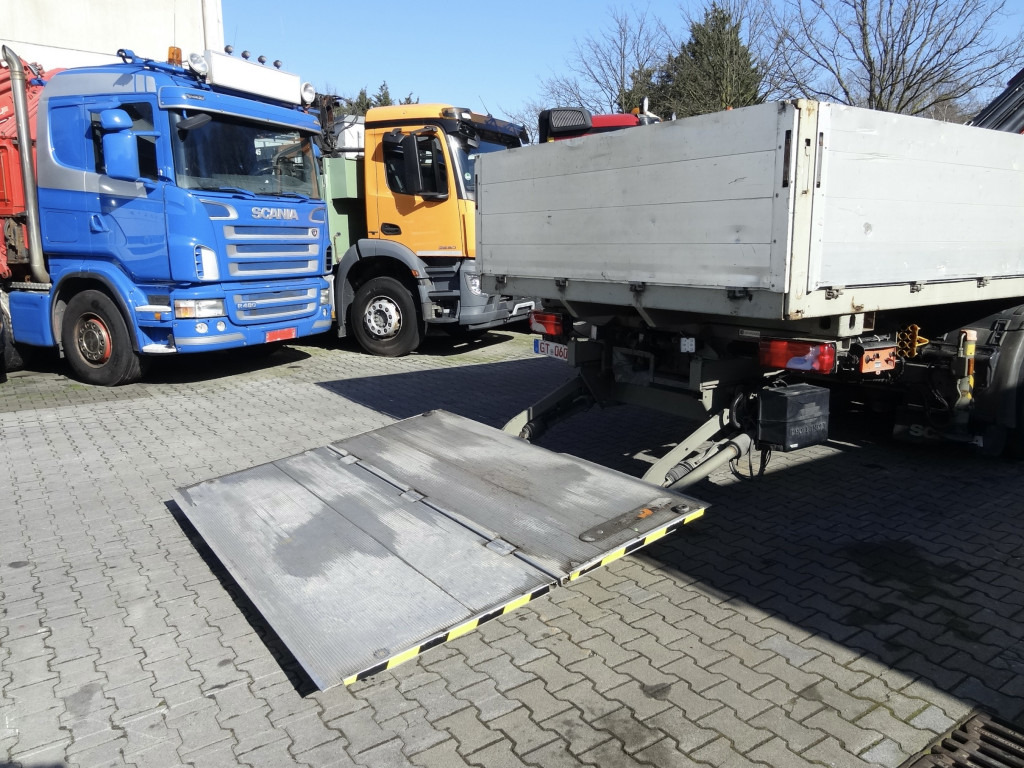 Scania R440 6X2*4 Kran HMF 3000 bis 30 Meter - Бортова вантажівка/ Платформа, Вантажівка з маніпулятором: фото 4 Scania R440 6X2*4 Kran HMF 3000 bis 30 Meter - Бортова вантажівка/ Платформа, Вантажівка з маніпулятором: фото 4