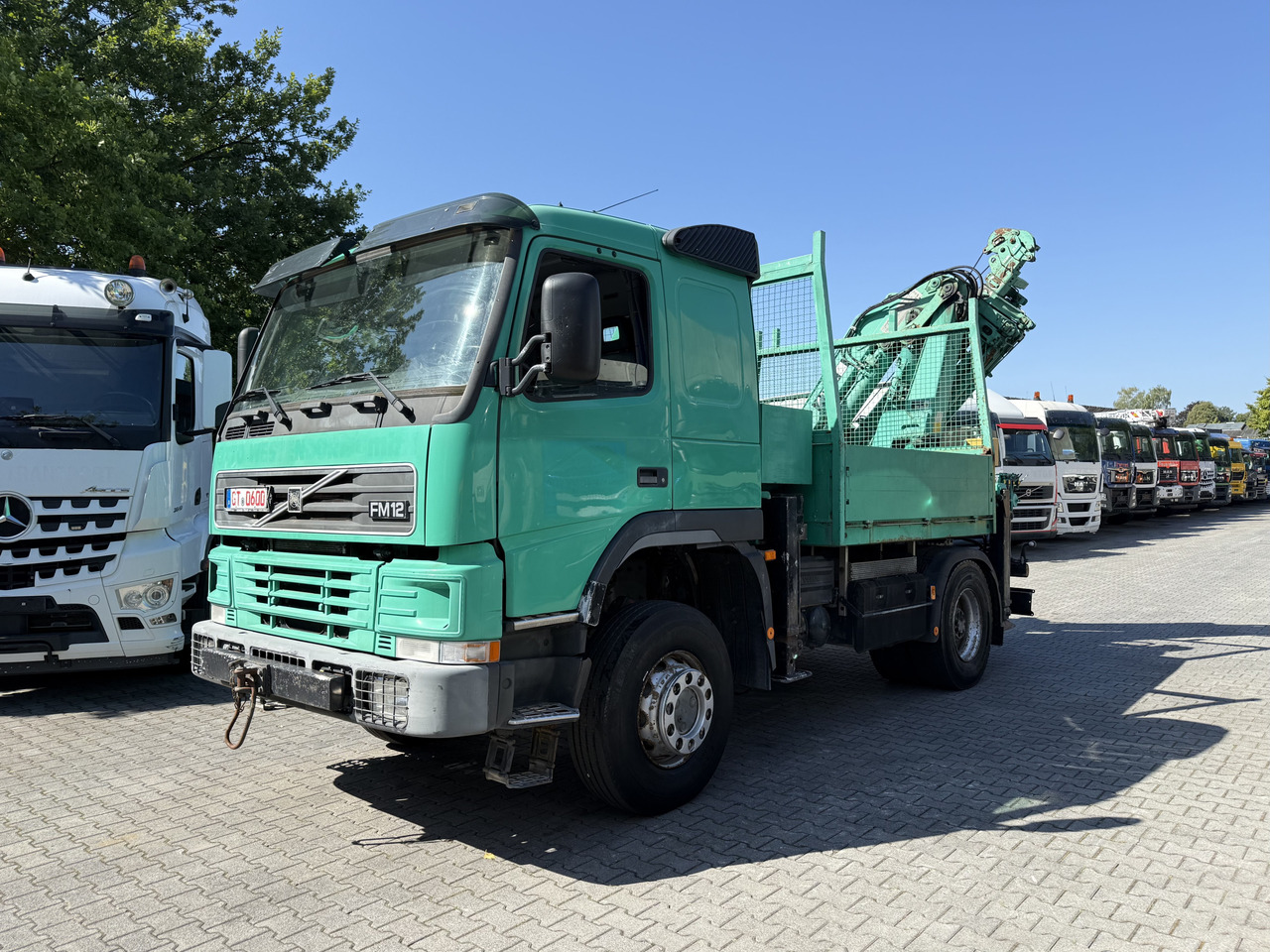 Volvo FM12 420 4X4 Kran MKG 300 bis 24 Meter - Бортова вантажівка/ Платформа, Вантажівка з маніпулятором: фото 1 Volvo FM12 420 4X4 Kran MKG 300 bis 24 Meter - Бортова вантажівка/ Платформа, Вантажівка з маніпулятором: фото 1