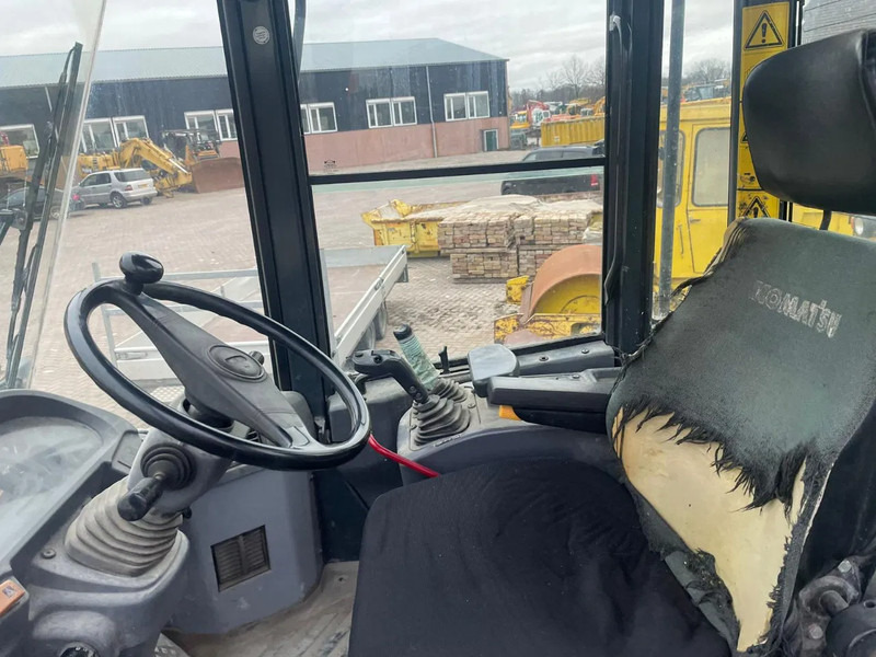 Komatsu WA250-5 - Колісний навантажувач: фото 5 Komatsu WA250-5 - Колісний навантажувач: фото 5