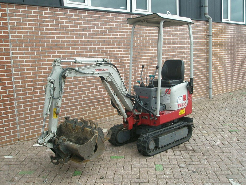 Takeuchi TB108 - Міні-екскаватор: фото 1 Takeuchi TB108 - Міні-екскаватор: фото 1