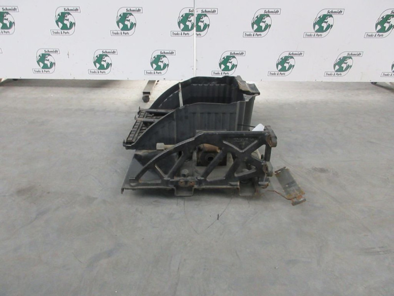 DAF 19226980/2049055 ACCUDEKSEL MET BANDEN LIER XF CF EURO 6 - Аккумулятор в категорії Вантажівки: фото 4 DAF 19226980/2049055 ACCUDEKSEL MET BANDEN LIER XF CF EURO 6 - Аккумулятор в категорії Вантажівки: фото 4