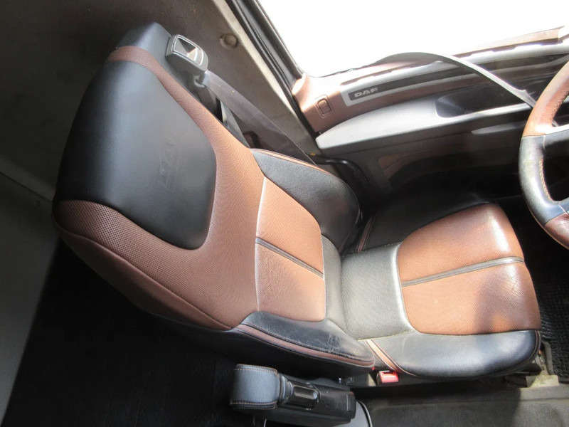 DAF 2109118 // 2109134 LEER LUX STOEL LUCHTGEVEEER RECHTS EN LINKS EURO 6 - Сидіння в категорії Вантажівки: фото 2 DAF 2109118 // 2109134 LEER LUX STOEL LUCHTGEVEEER RECHTS EN LINKS EURO 6 - Сидіння в категорії Вантажівки: фото 2