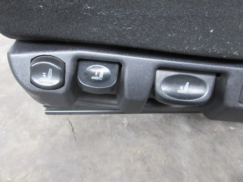 MAN 81.62307-6531//81.62307-6529//81.62307-6562//81.62307-6558 STOELEN SET - Сидіння в категорії Вантажівки: фото 5 MAN 81.62307-6531//81.62307-6529//81.62307-6562//81.62307-6558 STOELEN SET - Сидіння в категорії Вантажівки: фото 5