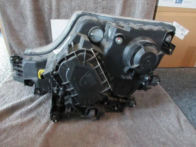 Mercedes-Benz A 960 820 03 39 KOPLAMP MERCEDES 1845 MP 4 RECHTS EURO 6 - Передня фара в категорії Вантажівки: фото 5 Mercedes-Benz A 960 820 03 39 KOPLAMP MERCEDES 1845 MP 4 RECHTS EURO 6 - Передня фара в категорії Вантажівки: фото 5