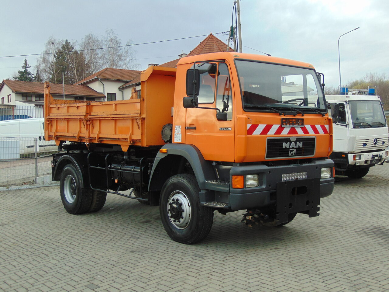 MAN 18-224 4x4 KIPER - Самоскид вантажівка: фото 2 MAN 18-224 4x4 KIPER - Самоскид вантажівка: фото 2