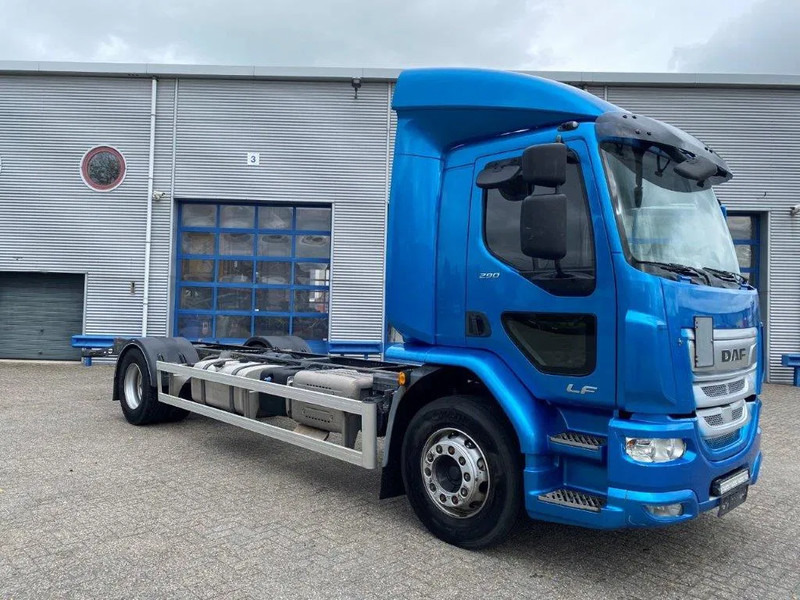 DAF LF290 / ONLY:429873KM / LWDS / GOOD TYRES / AUTOMATIC / EURO-6 / 2018 - Вантажівка шасі: фото 2 DAF LF290 / ONLY:429873KM / LWDS / GOOD TYRES / AUTOMATIC / EURO-6 / 2018 - Вантажівка шасі: фото 2
