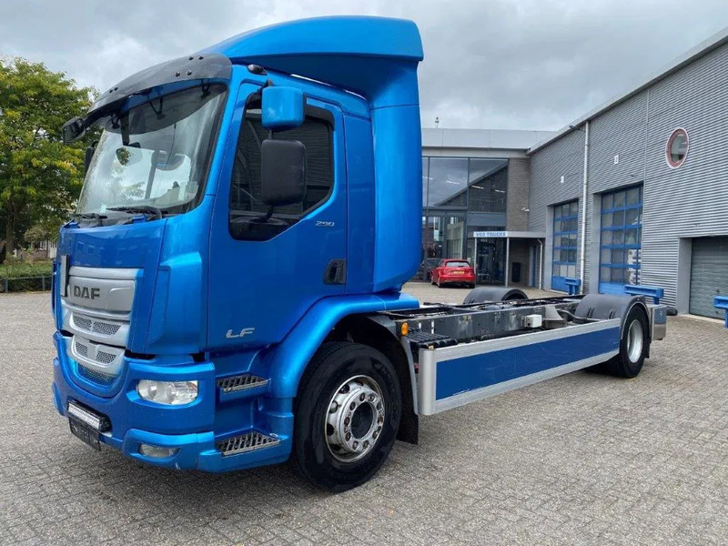 DAF LF290 / ONLY:429873KM / LWDS / GOOD TYRES / AUTOMATIC / EURO-6 / 2018 - Вантажівка шасі: фото 1 DAF LF290 / ONLY:429873KM / LWDS / GOOD TYRES / AUTOMATIC / EURO-6 / 2018 - Вантажівка шасі: фото 1