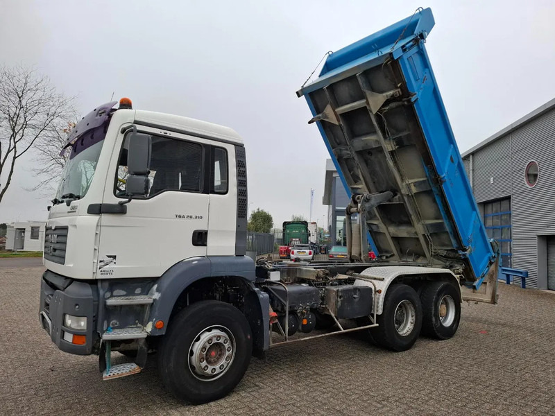 MAN TGA 26.310 / 6X4 / 2XBIG AXLE / 2SIDE TIPPER / ONLY:545423 KM / TUV:06-05-2026 / FULL-STEEL / AIRCO / MANUAL / EURO-4 / 2005 - Самоскид вантажівка: фото 1 MAN TGA 26.310 / 6X4 / 2XBIG AXLE / 2SIDE TIPPER / ONLY:545423 KM / TUV:06-05-2026 / FULL-STEEL / AIRCO / MANUAL / EURO-4 / 2005 - Самоскид вантажівка: фото 1