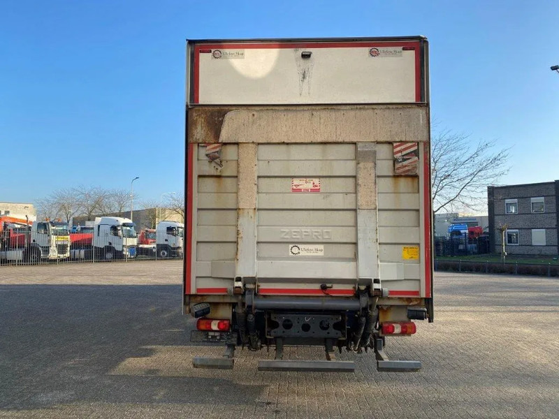 Mercedes-Benz Antos 2533 / LIFT AXLE / HEATED CLOSED BOX / PLATFORM 2000 KG / ONLY:506959 KM / SIDE DOOR / AUTOMATIC / EURO-6 / 2019 - Вантажівка з закритим кузовом: фото 4 Mercedes-Benz Antos 2533 / LIFT AXLE / HEATED CLOSED BOX / PLATFORM 2000 KG / ONLY:506959 KM / SIDE DOOR / AUTOMATIC / EURO-6 / 2019 - Вантажівка з закритим кузовом: фото 4