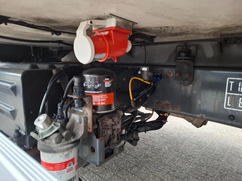 Renault D16.280 WIDE / ONLY:497760 KM / THERMOKING / PLATFORM 2TON / LWDS / BED / DATALOG / FULL-AIR / AUTOMATIC / EURO-6 / 2017 в лізинг Renault D16.280 WIDE / ONLY:497760 KM / THERMOKING / PLATFORM 2TON / LWDS / BED / DATALOG / FULL-AIR / AUTOMATIC / EURO-6 / 2017: фото 11 Renault D16.280 WIDE / ONLY:497760 KM / THERMOKING / PLATFORM 2TON / LWDS / BED / DATALOG / FULL-AIR / AUTOMATIC / EURO-6 / 2017 в лізинг Renault D16.280 WIDE / ONLY:497760 KM / THERMOKING / PLATFORM 2TON / LWDS / BED / DATALOG / FULL-AIR / AUTOMATIC / EURO-6 / 2017: фото 11