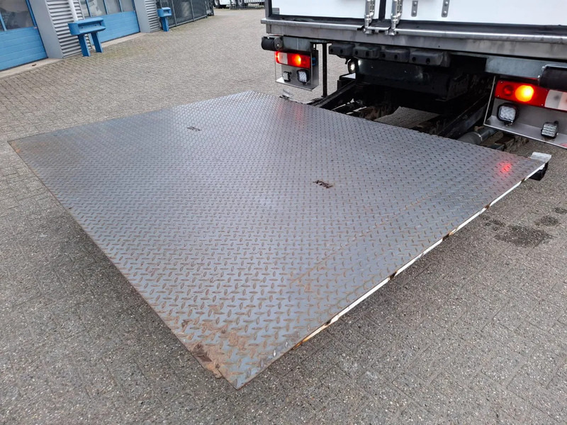 Renault D16.280 WIDE / ONLY:497760 KM / THERMOKING / PLATFORM 2TON / LWDS / BED / DATALOG / FULL-AIR / AUTOMATIC / EURO-6 / 2017 в лізинг Renault D16.280 WIDE / ONLY:497760 KM / THERMOKING / PLATFORM 2TON / LWDS / BED / DATALOG / FULL-AIR / AUTOMATIC / EURO-6 / 2017: фото 15 Renault D16.280 WIDE / ONLY:497760 KM / THERMOKING / PLATFORM 2TON / LWDS / BED / DATALOG / FULL-AIR / AUTOMATIC / EURO-6 / 2017 в лізинг Renault D16.280 WIDE / ONLY:497760 KM / THERMOKING / PLATFORM 2TON / LWDS / BED / DATALOG / FULL-AIR / AUTOMATIC / EURO-6 / 2017: фото 15