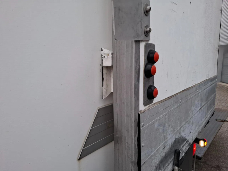 Renault D16.280 WIDE / ONLY:497760 KM / THERMOKING / PLATFORM 2TON / LWDS / BED / DATALOG / FULL-AIR / AUTOMATIC / EURO-6 / 2017 в лізинг Renault D16.280 WIDE / ONLY:497760 KM / THERMOKING / PLATFORM 2TON / LWDS / BED / DATALOG / FULL-AIR / AUTOMATIC / EURO-6 / 2017: фото 17 Renault D16.280 WIDE / ONLY:497760 KM / THERMOKING / PLATFORM 2TON / LWDS / BED / DATALOG / FULL-AIR / AUTOMATIC / EURO-6 / 2017 в лізинг Renault D16.280 WIDE / ONLY:497760 KM / THERMOKING / PLATFORM 2TON / LWDS / BED / DATALOG / FULL-AIR / AUTOMATIC / EURO-6 / 2017: фото 17