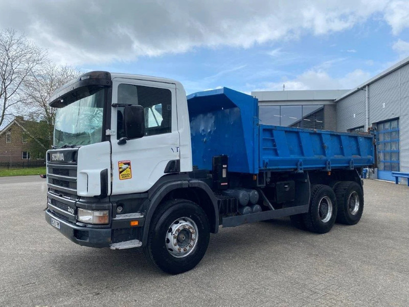 Scania 114-340 / 6X4 / 2 SIDE TIPPER / BIG AXLE / FULL-STEEL / DRUM BRAKES / MANUAL / 1999 - Самоскид вантажівка: фото 1 Scania 114-340 / 6X4 / 2 SIDE TIPPER / BIG AXLE / FULL-STEEL / DRUM BRAKES / MANUAL / 1999 - Самоскид вантажівка: фото 1