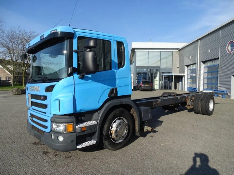 Scania P250 / AUTOMATIC / ONLY 155351 DKM / GOOD STATE / WB 5900 CM / FULL AIR / NAVI / EURO-6 / 2014 - Вантажівка шасі: фото 1 Scania P250 / AUTOMATIC / ONLY 155351 DKM / GOOD STATE / WB 5900 CM / FULL AIR / NAVI / EURO-6 / 2014 - Вантажівка шасі: фото 1