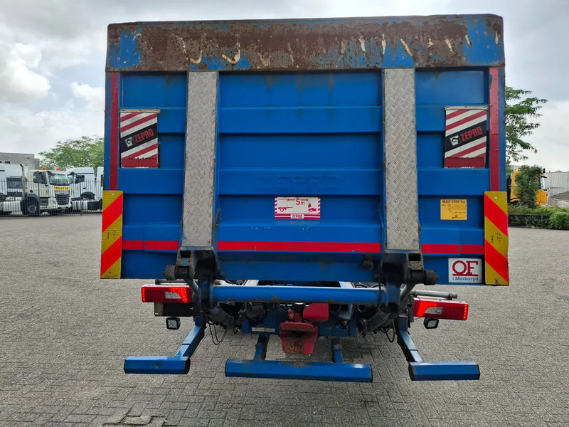 Scania R580 V8 / RETARDER / LIFT+LENKACHSE / FULL-AIR / PLATFORM 2000 KG / LEATHER / AIRCO / AUTOMATIC / EURO-6 / 2014 - Вантажівка шасі: фото 4 Scania R580 V8 / RETARDER / LIFT+LENKACHSE / FULL-AIR / PLATFORM 2000 KG / LEATHER / AIRCO / AUTOMATIC / EURO-6 / 2014 - Вантажівка шасі: фото 4
