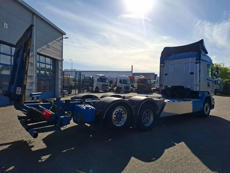 Scania R580 V8 / RETARDER / LIFT+LENKACHSE / FULL-AIR / PLATFORM 2000 KG / LEATHER / AIRCO / AUTOMATIC / EURO-6 / 2015 - Вантажівка шасі: фото 5 Scania R580 V8 / RETARDER / LIFT+LENKACHSE / FULL-AIR / PLATFORM 2000 KG / LEATHER / AIRCO / AUTOMATIC / EURO-6 / 2015 - Вантажівка шасі: фото 5