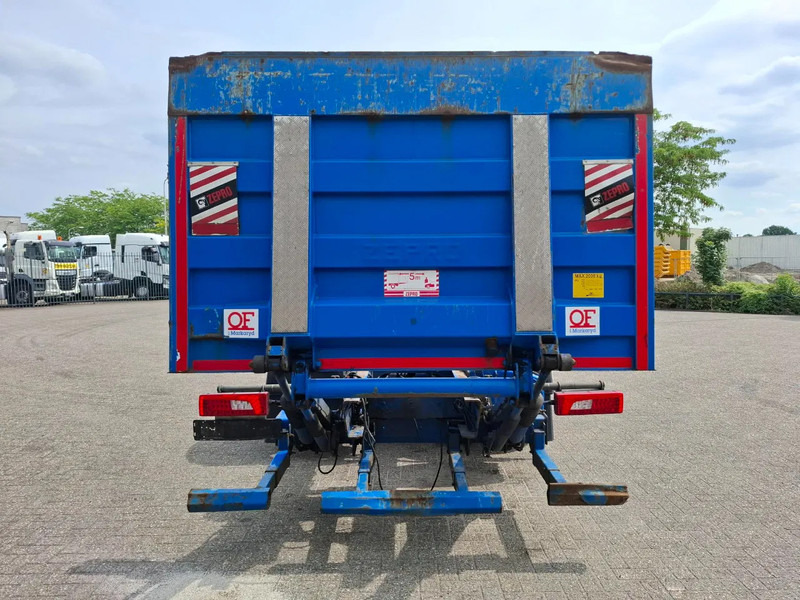 Scania R580 V8 / RETARDER / LIFT+LENKACHSE / FULL-AIR / PLATFORM 2000 KG / LEATHER / AIRCO / AUTOMATIC / EURO-6 / 2015 - Вантажівка шасі: фото 4 Scania R580 V8 / RETARDER / LIFT+LENKACHSE / FULL-AIR / PLATFORM 2000 KG / LEATHER / AIRCO / AUTOMATIC / EURO-6 / 2015 - Вантажівка шасі: фото 4