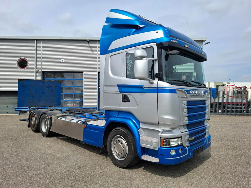 Scania R580 V8 / RETARDER / LIFT+LENKACHSE / FULL-AIR / PLATFORM 2000 KG / LEATHER / AIRCO / AUTOMATIC / EURO-6 / 2015 - Вантажівка шасі: фото 2 Scania R580 V8 / RETARDER / LIFT+LENKACHSE / FULL-AIR / PLATFORM 2000 KG / LEATHER / AIRCO / AUTOMATIC / EURO-6 / 2015 - Вантажівка шасі: фото 2