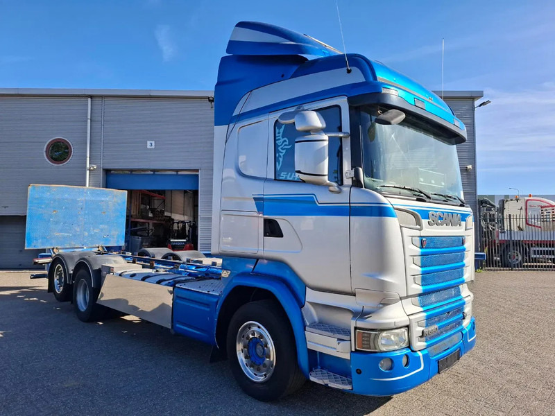 Scania R580 V8 / RETARDER / LIFT+LENKACHSE / FULL-AIR / PLATFORM 2000 KG / LEATHER / AIRCO / AUTOMATIC / EURO-6 / 2015 - Вантажівка шасі: фото 2 Scania R580 V8 / RETARDER / LIFT+LENKACHSE / FULL-AIR / PLATFORM 2000 KG / LEATHER / AIRCO / AUTOMATIC / EURO-6 / 2015 - Вантажівка шасі: фото 2
