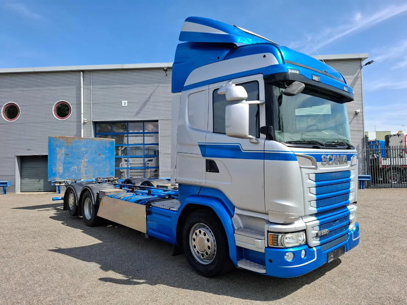Scania R580 V8 / RETARDER / LIFT+LENKACHSE / FULL-AIR / PLATFORM 2000 KG / NAVI / LEATHER / AIRCO / AUTOMATIC / EURO-6 / 2014 - Вантажівка шасі: фото 2 Scania R580 V8 / RETARDER / LIFT+LENKACHSE / FULL-AIR / PLATFORM 2000 KG / NAVI / LEATHER / AIRCO / AUTOMATIC / EURO-6 / 2014 - Вантажівка шасі: фото 2