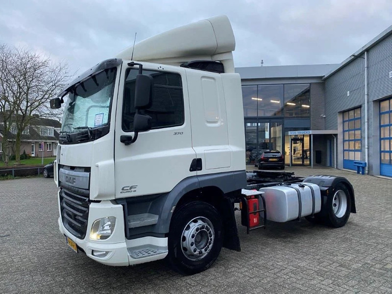 DAF CF370 / NICE CLEAN NL TRUCK / TYRES 80% / AUTOMATIC / EURO-6 / 2015 - Тягач: фото 1 DAF CF370 / NICE CLEAN NL TRUCK / TYRES 80% / AUTOMATIC / EURO-6 / 2015 - Тягач: фото 1