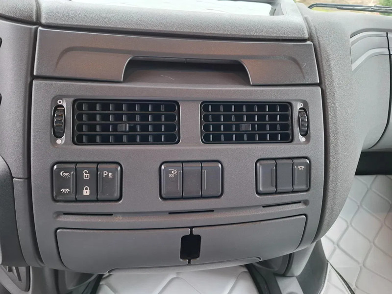 Тягач DAF XF106-460 / DEB / TUV:20-01-2026 / 753438 KM / FRIDGE / ACC / LWDS / GEN2 V2 TACHO / ALCOA / AUTOMATIC / EURO-6 / 2017: фото 19