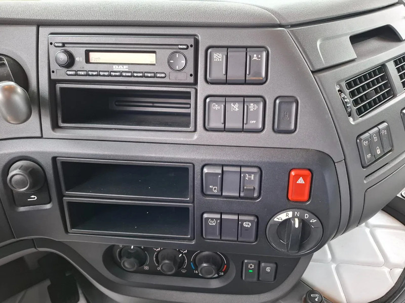 Тягач DAF XF106-460 / DEB / TUV:20-01-2026 / 753438 KM / FRIDGE / ACC / LWDS / GEN2 V2 TACHO / ALCOA / AUTOMATIC / EURO-6 / 2017: фото 18